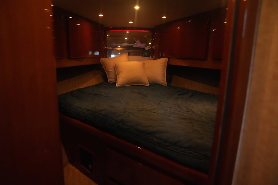 
								Buddy Davis 48 Express 2004 full									