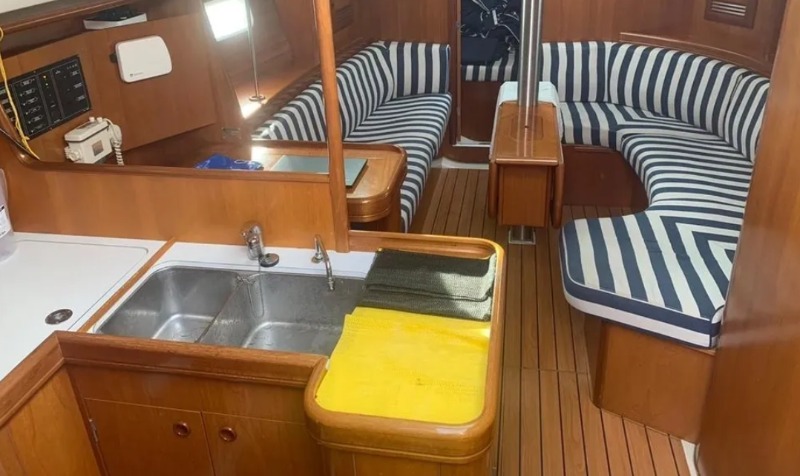 
								Grenada 2001 Beneteau Oceanis Clipper 361 USD full									